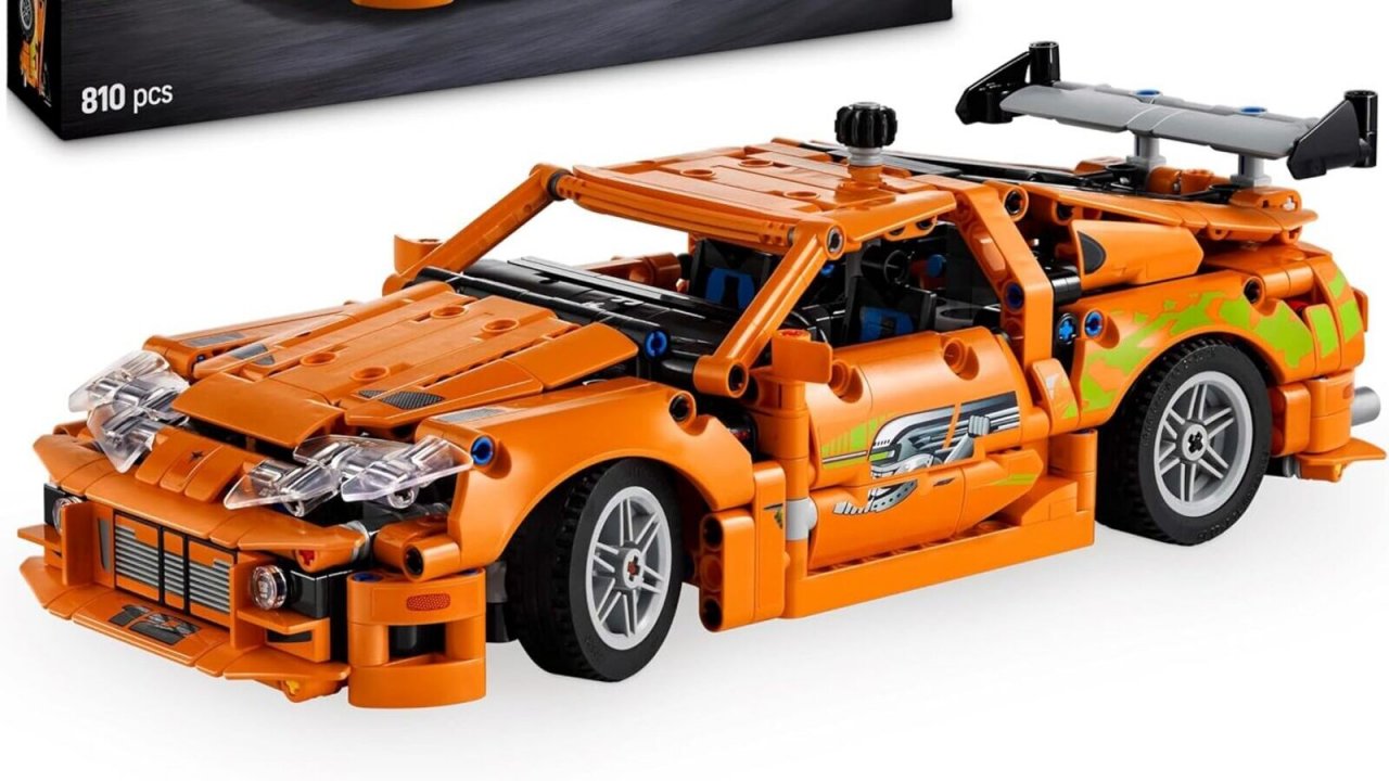 Il set LEGO della Toyota Supra MK4 da un'immagine su Amazon.