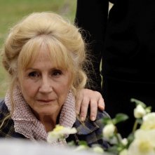 Sotto le foglie: Hélène Vincent in un primo piano