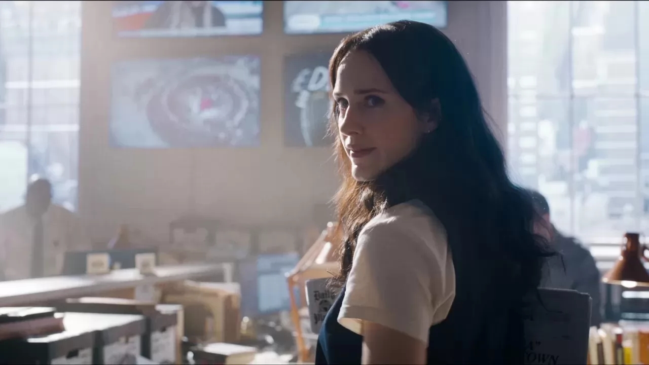 Rachel Brosnahan in una scena di Superman di James Gunn