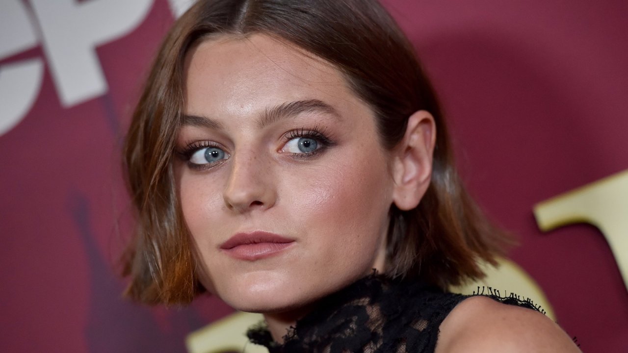 Una foto di Emma Corrin