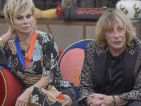 Carmen Russo sull'omosessualità presunta di Enzo Paolo Turchi: 'In 40 anni me ne sarei accorta!'