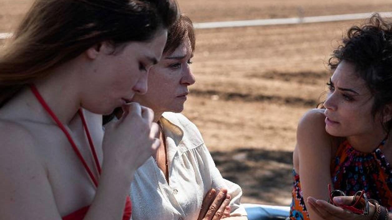 Valeria Golino, Matilda De Angelis ed Elodie in Fuori
