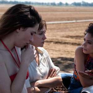 Fuori: Matilda De Angelis, Valeria Golino ed Elodie in una scena