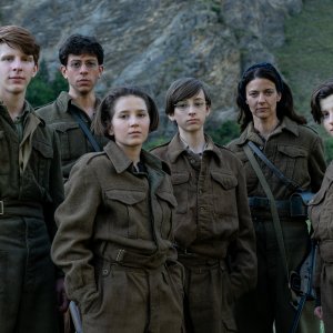 Fuochi d'artificio. Francesco Centorame e i ragazzi in una foto dal set.