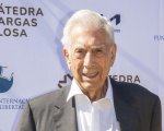 Mario Vargas Llosa, premio Nobel autore de La zia Julia e lo scribacchino, morto a 89 anni