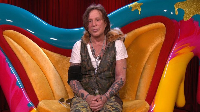 Mickey Rourke si scusa per l'espulsione da Celebrity Big Brother: 'Mi vergogno, ho superato i limiti'