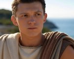 The Odyssey: Tom Holland è regale nei panni di Telemaco nelle nuove foto dal set