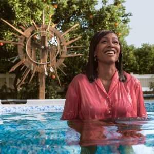 Government Cheese. Simone Missick in una scena della serie.