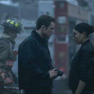 Smoke - Tracce di fumo: Taron Egerton e Jurnee Smollett nella prima immagine