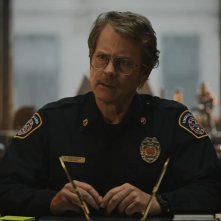 Smoke - Tracce di fumo: Greg Kinnear in una foto della serie