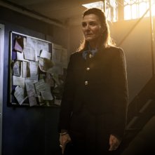 Gangs of London. Michelle Fairley in una scena della terza stagione.