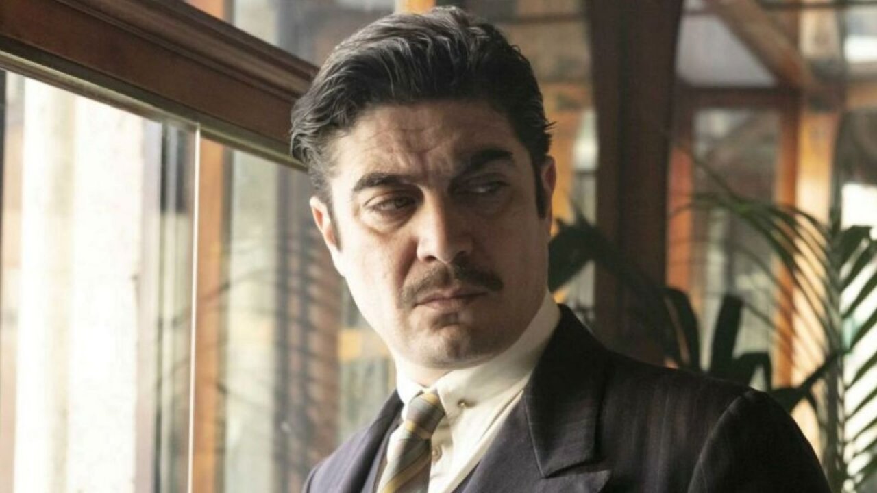 Riccardo Scamarcio in una scena de L’ombra del giorno