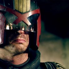 Dredd: un primo piano di Karl Urban