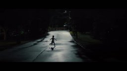 Weapons - Teaser trailer dell'horror con Josh Brolin e Julia Garner