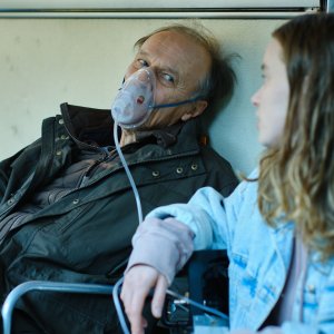 La Fossa delle Marianne: Luna Wedler, Edgar Selge in una foto