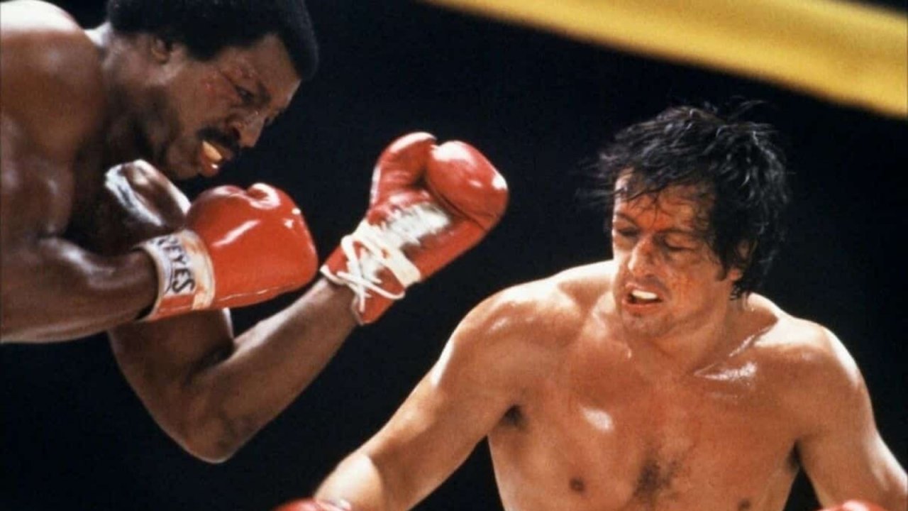 Carl Weathers e Sylvester Stallone in una scena di Rocky 2.