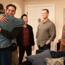 9-1-1. Una scena di gruppo nella midseason premiere dell'ottava stagione.