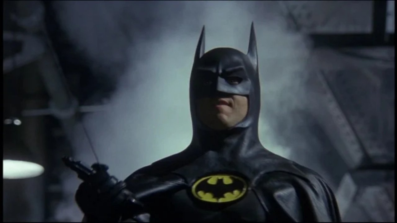 Michael Keaton in una scena di Batman.