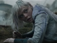 Predator: Badlands, Elle Fanning ha un alleato inaspettato nel trailer