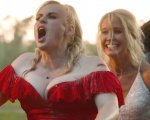 Rebel Wilson agente segreto e damigella d'onore nel trailer della commedia Bride Hard