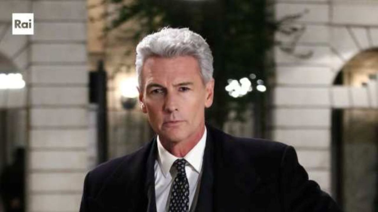 Roberto Farnesi è Umberto