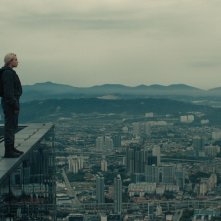 Thunderbolts*: Florence Pugh sull'orlo di un grattacielo