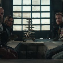 Thunderbolts*: Wyatt Russell, David Harbour, Hannah John-Kamen, Florence Pugh legati in una scena