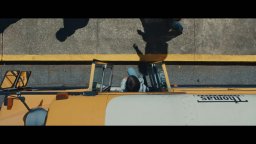 Weapons - Trailer dell'horror con Josh Brolin e Julia Garner