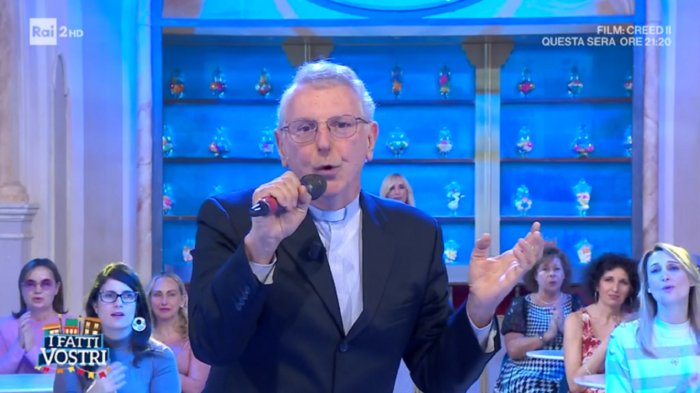 Don Bruno e la battuta che imbarazza Caterina Balivo su Rai 1: 'La sposa era così brutta che...'