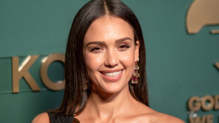 Jessica Alba torna all’azione in The Mark, il nuovo spy thriller diretto da Justin Chadwick