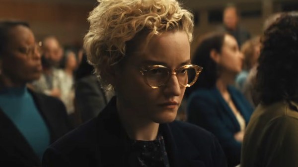 Julia Garner in una scena di Weapons