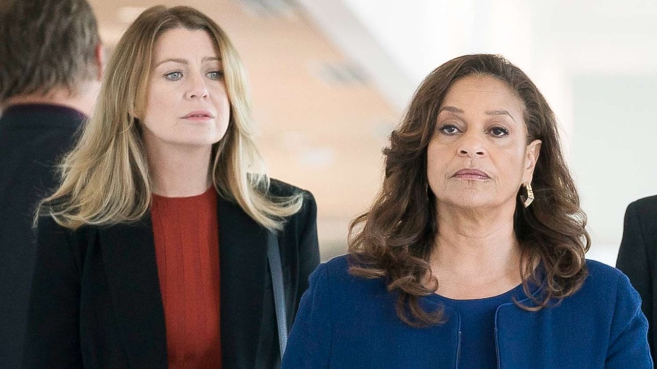 Grey's Anatomy: Ellen Pompeo e Debbie Allen in una scena
