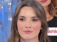 Uomini e Donne, Nadia si presenta a sorpresa nella barberia di Gianmarco per il compleanno del tronista