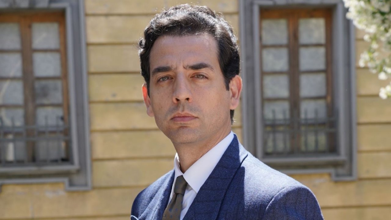 Gianlorenzo Botteri è  interpretato dall'attore Luca Ferrante