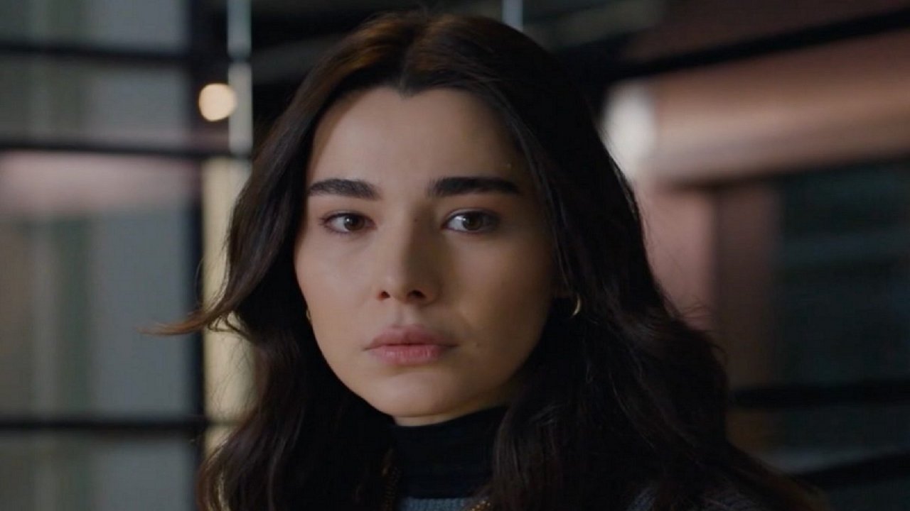 Tradimento, anticipazioni 2 maggio: Oylum minaccia Mualla con la pistola di Tarik