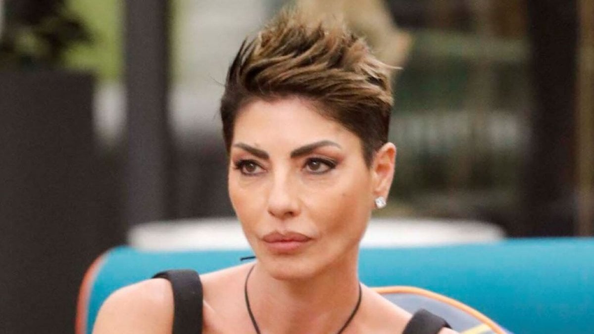Grande Fratello: “Helena Prestes? Nessun insulto personale”, Ilaria Galassi fa marcia indietro Grande Fratello: “Helena Prestes? Nessun insulto personale”, Ilaria Galassi fa marcia indietro
