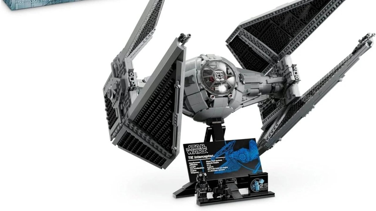Il set LEGO del TIE Interceptor da un'immagine di Amazon.