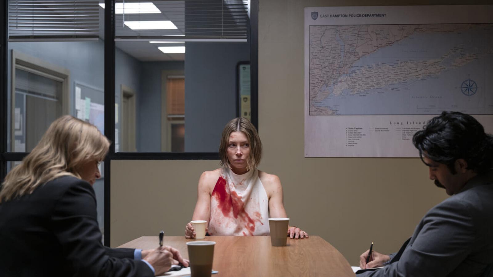 Jessica Biel durante un interrogatorio