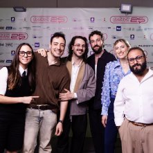 ComiCon 2025: un'immagine del cast della serie Pesci piccoli – Un'agenzia. Molte idee. Poco budge