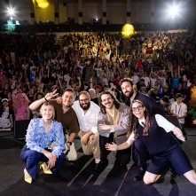 ComiCon 2025: una foto del cast della serie Pesci piccoli – Un'agenzia. Molte idee. Poco budge