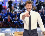 Affari tuoi Speciale, si parte: anticipazioni e ospiti di Stefano De Martino domenica 4 maggio