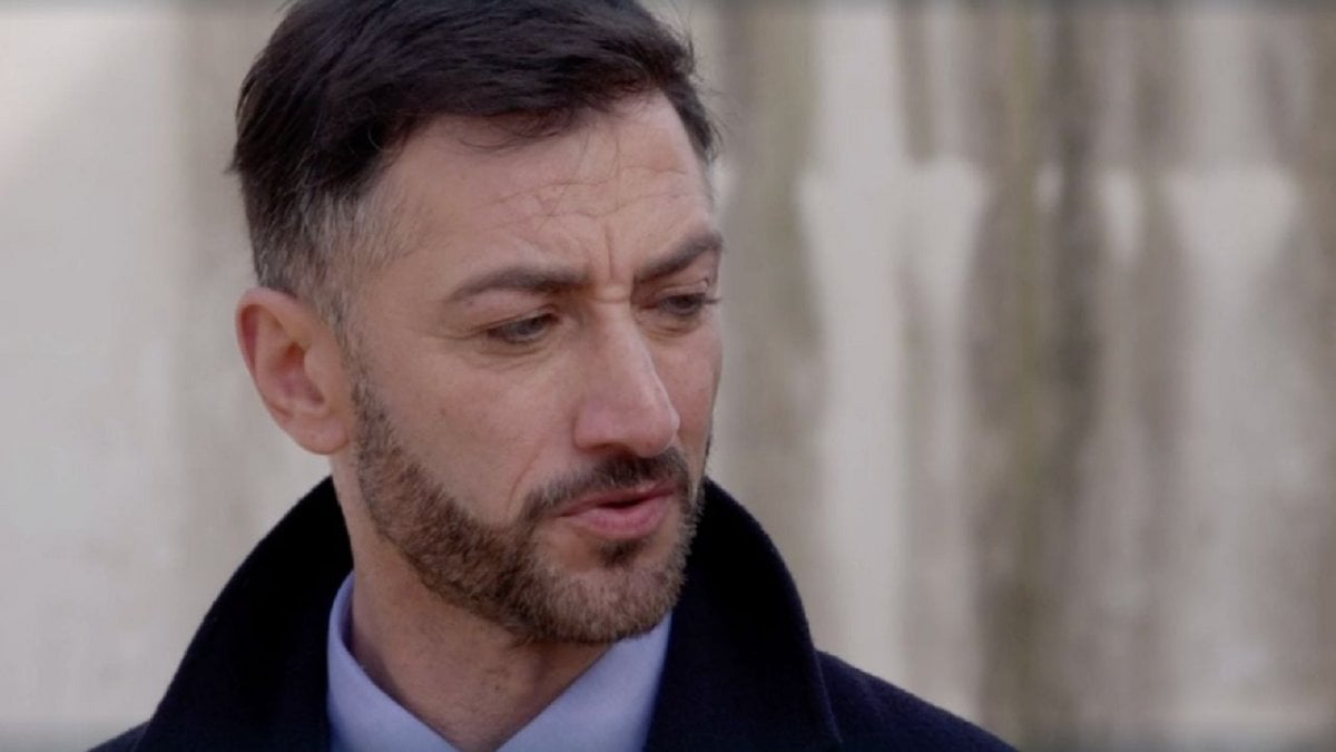 Un Posto al Sole, anticipazioni 5 maggio: Gennaro Gagliotti fuor controllo, minaccia Roberto Ferri Un Posto al Sole, anticipazioni 5 maggio: Gennaro Gagliotti fuor controllo, minaccia Roberto Ferri