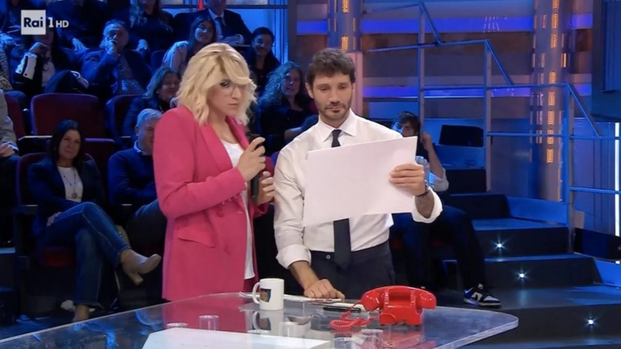 Affari Tuoi, gag con la finta Maria De Filippi
