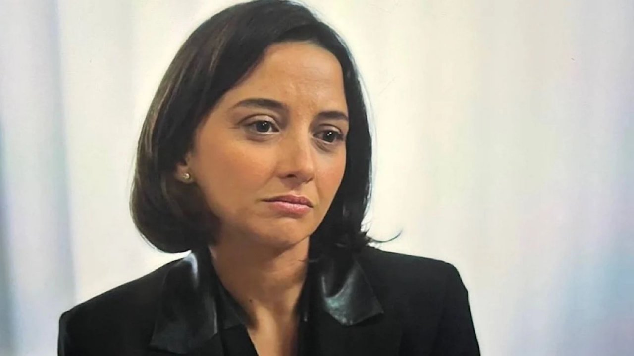 Sandra è interpretata da Federica De Cola