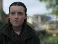 Bella Ramsey difende i premi assegnati in base al genere: 'Credo sia importante sostenere le donne'