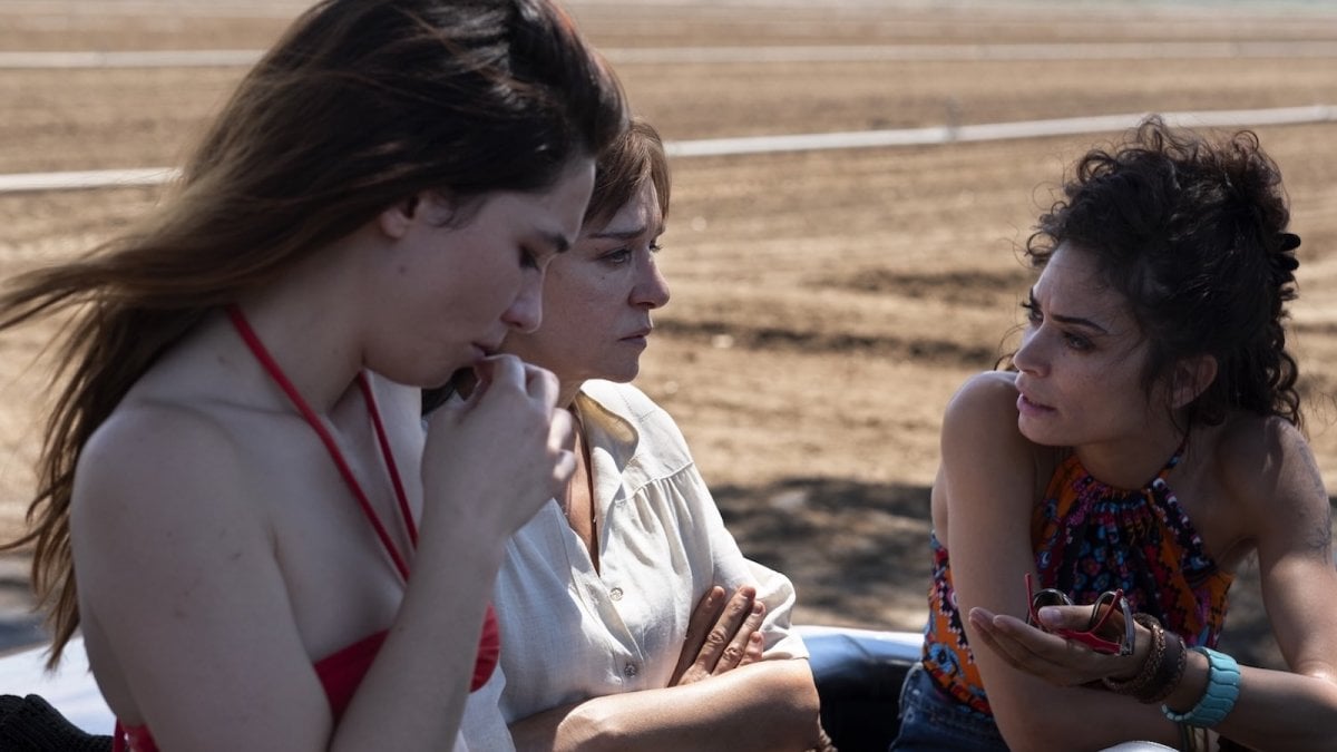 Fuori: Valeria Golino, Matilda De Angelis e Elodie nel trailer del film di Mario Martone in concorso a Cannes Fuori: Valeria Golino, Matilda De Angelis e Elodie nel trailer del film di Mario Martone in concorso a Cannes