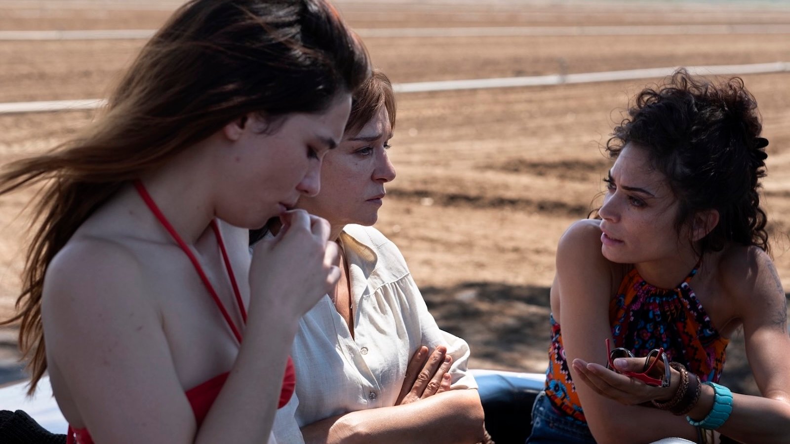 Fuori: Valeria Golino, Matilda De Angelis e Elodie in una scena