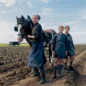 Amrum: Diane Kruger nei campi insieme ai suoi figli