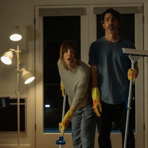 Based on a True Story. Kaley Cuoco e Chris Messina in un'immagine tra la prima e la seconda stagione.