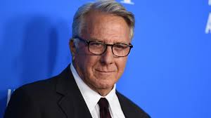 Dustin Hoffman torna sul grande schermo al fianco di Alison Brie nel thriller drammatico The Revisionist